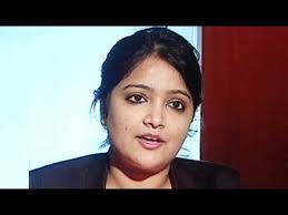 Some scaling of scalp causing white skin flakes to fall off is normal, says  dermatologist