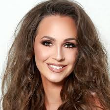 Christina Groff's Instagram, Twitter & Facebook