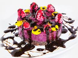 Reteta Tort Raw Cu Ciocolata Si Afine Fara Lapte Si Oua By Ligia Pop Recipe Desserts Birthday Candles Food