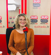 Elle y rencontre son agent, qui la fait débuter dans le métier, alternant théâtre, cinéma et télévision. Cecile Bois Le Succes Appartient Au Regard Des Autres Et Le Regard Des Autres Change Tellement Vite Sud Radio
