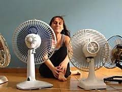 21 Astuces Pour Survivre Aux Chaudes Nuits D Ete Sans Climatisation Comment Rafraichir Une Piece Rafraichir Une Piece Maison