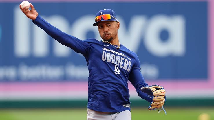New Mookie Betts Injury Update From Dodgers' Dave Roberts Reveals Star's  Status and Return Timeline