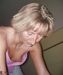 Mature downblouse - ZB Porn