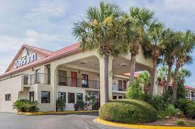 Days inn is a hotel chain headquartered in the united states.it was founded in 1970 by cecil b. Days Inn By Wyndham Destin Destin Aktualisierte Preise Fur 2021