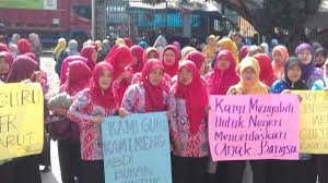 Didi suprijadi mendukung aksi mogok mengajar guru honorer dilakukan pada bulan ini, karena semoga ada solusi yang baik agar guru honorer tidak mogok mengajar yang bisa berakibat siswa. Giliran Di Sukabumi Ribuan Guru Honorer Mogok Siedoo