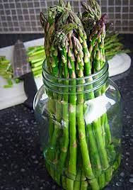 Preserve Asparagus Stem Side Down In A Bit Of Water Like A Bouquet Of Flowers How To Cook Asparagus Asparagus Vegetable Farming