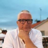 10+ profiler som matchar ”Lööf”