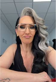 Time for fragrance sample roulette!!! #fragrance #fragrancetiktok  #fragrancetok #perfume #perfumetiktok #perfumetok is it……a FLORAL?!!!