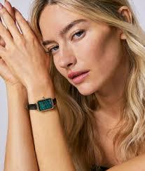 Lola Green's Instagram, Twitter & Facebook