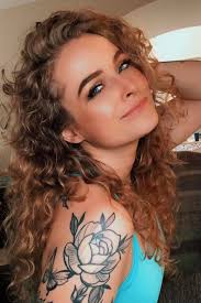 Black hair stylist for keratin treatment and silk press