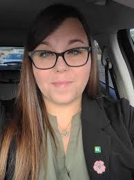 Pamela Hahn's Instagram, Twitter & Facebook