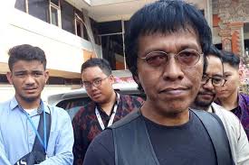 Refly harun constitutional law expert and election observer at centre for electoral refrom (cetro), petitioner of judicial review. Pdip Terus Bela Kadernya Kali Ini Sebut Harun Masiku Jadi Korban Channel Media Berita Central Indonesia