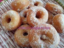 Resepi donat gebu yang kami kongsikan hanya memerlukan masa lebih kurang 25 minit bagi tekstur dalaman donat gebu ini lembut dan spongy namun garing di luar, kekal lembut walaupun. Resepi Donut Gebu Tetap Lembut Sampai Ke Malam Blog Santai Santai Jerr