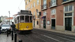 Inmiddels zijn ze op veel routes vervangen door bussen en de metro. Stedentrip Lissabon Reisverslag En Tips About Travel