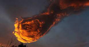 A Massive 'Hand Of God' Cloud Formation Appears Over Portugal, Goes  Instantly Viral