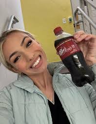 Shelly Melancon's Instagram, Twitter & Facebook