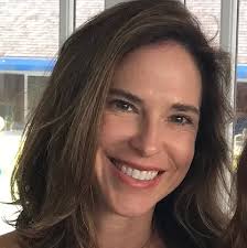 Leslie Whitaker's Instagram, Twitter & Facebook