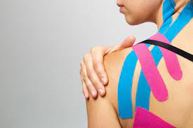 Kann Kinesio Tape Schulterschmerzen Lindern Motivaktiv