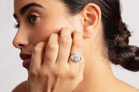 Kara Ring– Pilar Agueci