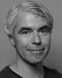 A Connected Array of Coherent Photoconductive Pulsed Sources to Generate mW  Average Power in the Submillimeter Wavelength Band