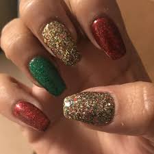 Christmas Glitter Nails Red Green And Gold Oval Nails Designs Christmas Nails Acrylic Gold Nails