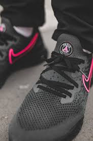 The nike psg 2019/20 apparel collection is comprised of tracksuits, drill tops, tees, shorts and trousers, all of which carry that type of style that could combining performance elements with lifestyle pieces, the collection remains quite understated, with the red psg logo and swoosh popping on navy. Nike S Paris Saint Germain Partnership Continues With Epic React 2 Collaboration Nice Kicks