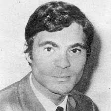 MANOLO FERNÁNDEZ (1943-1967) El 29 de septiembre de 1943 nació en Sevilla  el músico español Manolo Fernández, conocido por haber sido el organista  del grupo Los Bravos desde su fundación en 1965