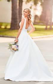 Aus königlichem satin mit glitzer. Koniglich Inspiriertes Einfaches Brautkleid Stella York Wedding Dresses