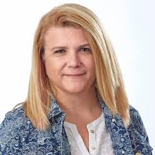 Renee Swank's Instagram, Twitter & Facebook