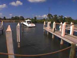 Docking A Twin Engine Boat Youtube