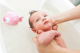 Your newborn's umbilical cord takes about a week to dry out and drop off. Practical Guide To Newborn Care Part 4 Newborn Bathing