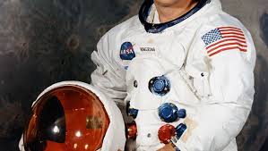 Sein moonwalk kam aber erst im jahr 2018 dank aufbruch zum mond ins kino. Erster Mensch Auf Dem Mond Us Astronaut Neil Armstrong Ist Tot Der Spiegel