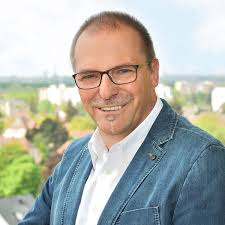 Ausbildung und Karriere