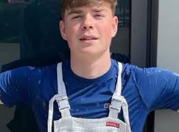 16岁的小学生，警察在调查开始后的海滩刺伤后死亡– 湖南高尔夫网