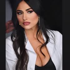 Maria Mazza's Instagram, Twitter & Facebook