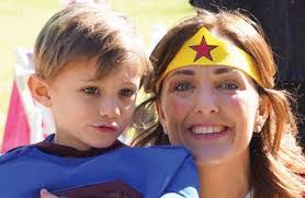 Ashley Willis's Instagram, Twitter & Facebook