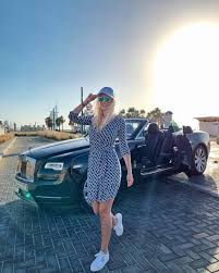 Got The Rolls In Dubai Perfect Weather For Top Down In The Dawn Thx To Esluxurycarrentaldubai Edelstark Dawn Rollsroyce Kadin