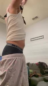 DL guy teasing his thick semi and bubble butt - ThisVid.com