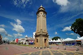 Bangunan menara jam ini dibina dalam tahun 1910 oleh mendiang lim lian teng seorang hartanah tempatan berasal dari sungai lalang sebagai hadiah tanda kenangan beliau kepada king george v yang memerintah england dan menjadi emperor empayar british pada masa itu. Glockenturm Sungai Petani Redaktionelles Foto Bild Von Jubilaum 73315796