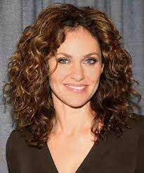 Curly Medium Hairstyles For Round Faces Google Search Curly Hair Styles Naturally Medium Curly Hair Styles Medium Length Hair Styles