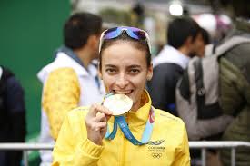 Sandra lorena arenas se impuso en la prueba de marcha para subirse al primer cajón del podio con la bandera colombiana. Sandra Lorena Arenas Semilleros Deportivos
