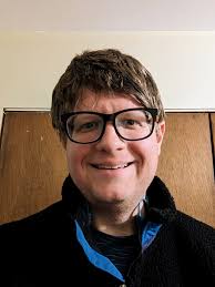 What workouts can help improve running speed in the last 50m of a 200m race?