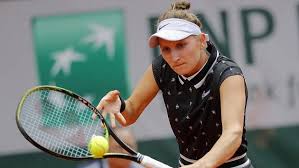 Dvaadvacetiletá vondroušová, která vyřadila ve třetím. Vondrousovou Ve Wimbledonu Trapilo Zraneni Odhlasila Se I Ze Ctyrhry Sport Cz