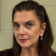 Pierce Brosnan se casó con Keely Shaye Brosnan en 2001 después de su  primera reunión en 1994.