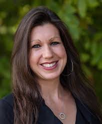 Laura Cottingham's Instagram, Twitter & Facebook