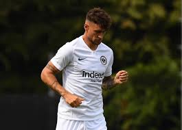 It also contains a table with average age, cumulative market value and average market. Camiseta Suplente Nike Del Eintracht Frankfurt 2018 19