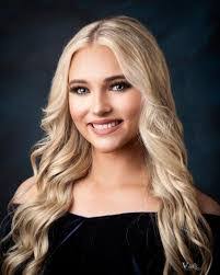 Alexis Yates's Instagram, Twitter & Facebook