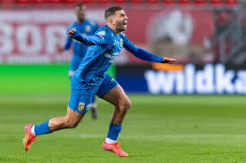 Başarılı oyuncunun fenerbahçe ile görüşeceği iddia edildi. Tannane Excellent Twente Trio In Red Dutch Football Netherlands News Live