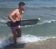 #championscup 2003 2021 romain ntamack et son papa emile ont inversé les rôles pour la photo souvenir après le sacre du @stadetoulousain en champions cup : Video Stade Toulousain Quand Romain Ntamack Surfe Sur Le Brennus En Mediterranee Actu Toulouse