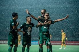 Dalam pertandingan kali ini, gelandang persija jakarta, evan dimas pun mendapatkan pesan khusus dari sang ibu. Bursa Transfer Liga 1 2019 Evan Dimas Makin Dekat Ke Kota Pahlawan